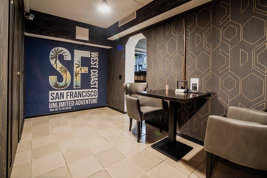 Бар CHILL ZONE San Francisco по адресу Стародеревенская, 33 в Санкт-Петербу...